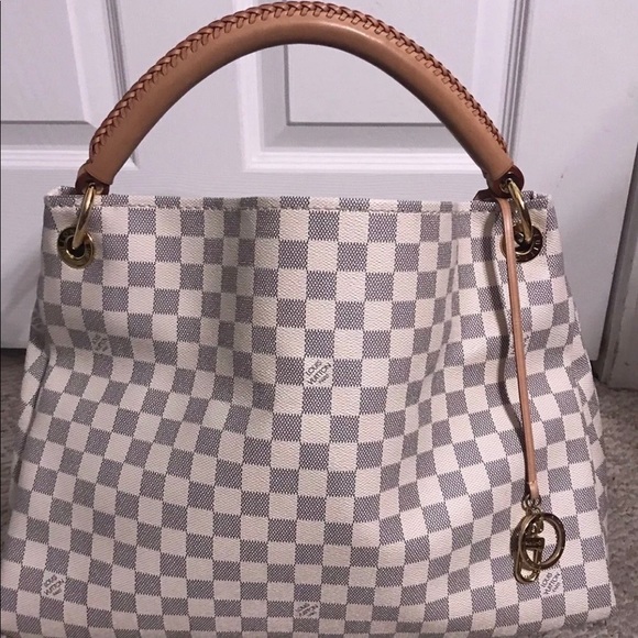 Featured image of post How to Make Authentic Cream Louis Vuitton Bag